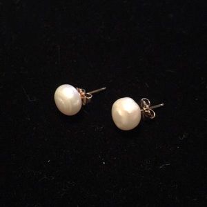 Freshwater Pearl with Gold Plated Post.